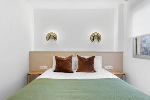 Stylish Apartment with Stunning Views & Parking