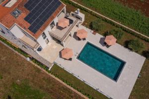 Green & Blue Five Bedroom Villa with Private Pool and Complete Privacy