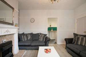 Manvers House, Rotherham for contractors, Families, free parking, Spacious, WIFI etc