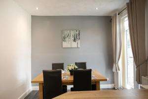 Manvers House, Rotherham for contractors, Families, free parking, Spacious, WIFI etc