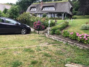 B&B / Chambres d'hotes Les chaumieres du pays d'auge : Chambre Lit Queen-Size - Vue sur Jardin