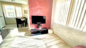 Apartment with 2 Bedrooms and Parking Near the Beach