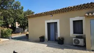 Location indépendante au cœur des Alpilles pour 2 personnes avec Jacuzzi - Aureille