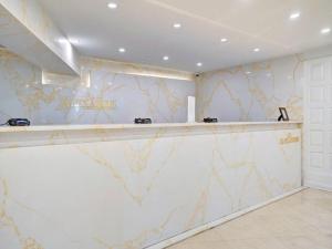 Ocean View Condo 2 BDRM 2 BA 709