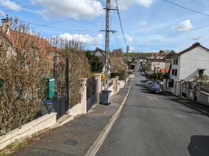 Petite maison proche laéroport Charles de Gaules, parc Astérix et Stade de France