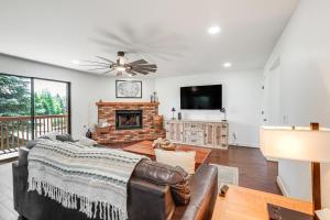 Quaint Flagstaff Condo with Balcony about 6 Mi to Dtwn!