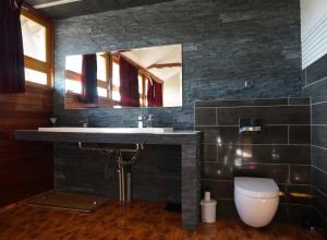 Luxusně zařízený dům v přírodě - Praha Západ