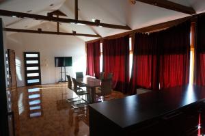 Luxusně zařízený dům v přírodě - Praha Západ