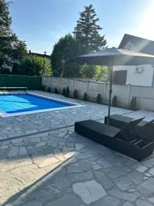 Vikendica sa bazenom Beli bagrem - Divici