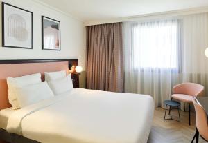Hotels B&B HOTEL Saint-Quentin-en-Yvelines Centre Gare 4 etoiles : photos des chambres