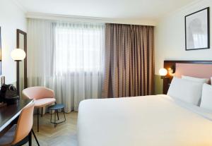 Hotels B&B HOTEL Saint-Quentin-en-Yvelines Centre Gare 4 etoiles : photos des chambres