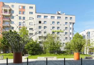 Hotels B&B HOTEL Saint-Quentin-en-Yvelines Centre Gare 4 etoiles : photos des chambres