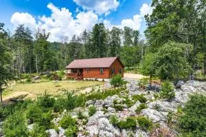 Mountain Cabin with Hot Tub and Deck in Wardensville! - Augusta