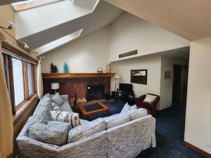 Ski In Ski Out Sunrise West Glade H2 - Direct Trailside, Hot Tub, Pool, Sauna