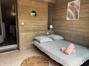 Magnifique studio Le FLAMANT DORE avec Loggia, Terrasse & Climatisation, Proche Mer