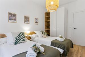 Monet, apartamento con terraza, cuna y trona