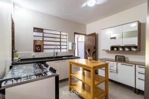 Casa com Piscina Próxima à Praia JDE792