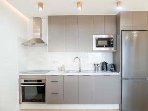 Newly renovated, luxurious apartment with a heated pool, 259