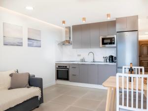 Newly renovated, luxurious apartment with a heated pool, 259