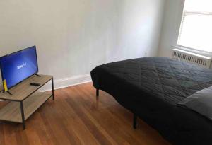 Spacious 2-bedroom apartment with 1-bathroom and private street entrance, MetLife Stadium FIFA World Cup 25 minutes away