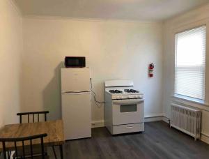 Spacious 2-bedroom apartment with 1-bathroom and private street entrance, MetLife Stadium FIFA World Cup 25 minutes away