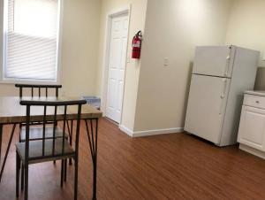 Large and private 3 bedroom and 1 bathroom apartment near Newark International Airport EWR and New York City