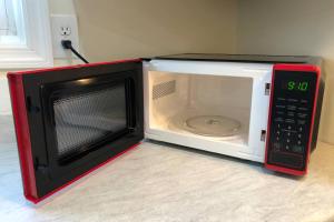 Large and private 3 bedroom and 1 bathroom apartment near Newark International Airport EWR and New York City