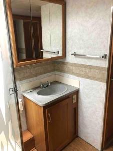 Private 1-bedroom RV with full hookups and direct bus to NYC Manhattan only 2 blocks away