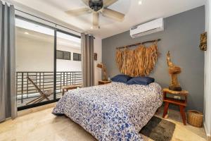 King Suite with Private Balcony, Gym and Rooftop Pool