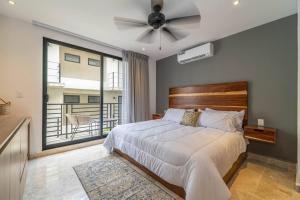 King Suite with Balcony, Gym and Rooftop Pool