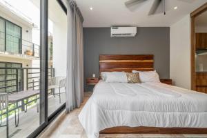 King Suite with Balcony, Gym and Rooftop Pool