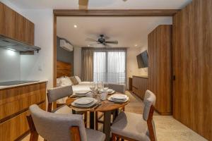 King Suite with Private Balcony, Gym and Rooftop Pool