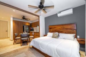 King Suite with Private Balcony, Gym and Rooftop Pool