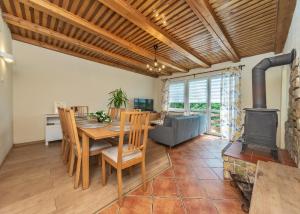 Domek Maja-domek z jacuzzi i kominkiem