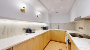 Boulevard Walk - Elegant One Bed in Downtown