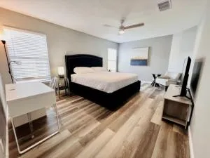 Spacious 3 bedroom Home with Backyard - Oakland Estates