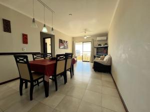 B378 - Apto p 06 pessoas perto da praia em Bombas