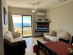 B378 - Apto p 06 pessoas perto da praia em Bombas