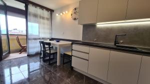 Urbana Rijeka - dvije spavaće sobe - blizu centra - brzi internet