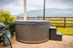 Castle View Chalet by Clonlum Cottages