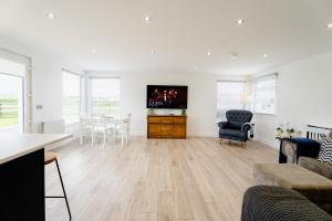 Castle View Chalet by Clonlum Cottages