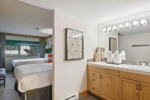 Lodge at Lionshead 210B