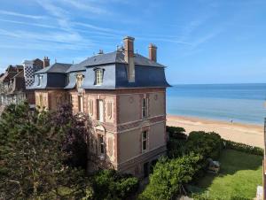 Appartements Les Sables d'Or - acces direct plage, vue mer, terrasses, parking : photos des chambres