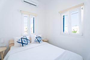 Deluxe Queen with balcony room in Eleanna's