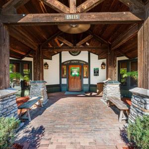 Long Term Stays Allowed Pet Friendly & Pool