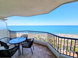 Las Antillas II Front Sea Views Pool