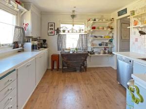 8 person holiday home in KLÖVEDAL-By Traum