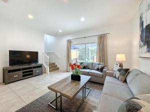 Amazing Townhouse close to Disney 2 Bed 2.5 Bath