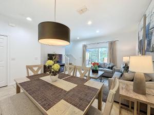 Amazing Townhouse close to Disney 2 Bed 2.5 Bath