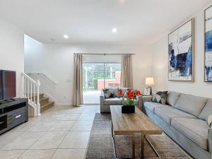 Amazing Townhouse close to Disney 2 Bed 2.5 Bath